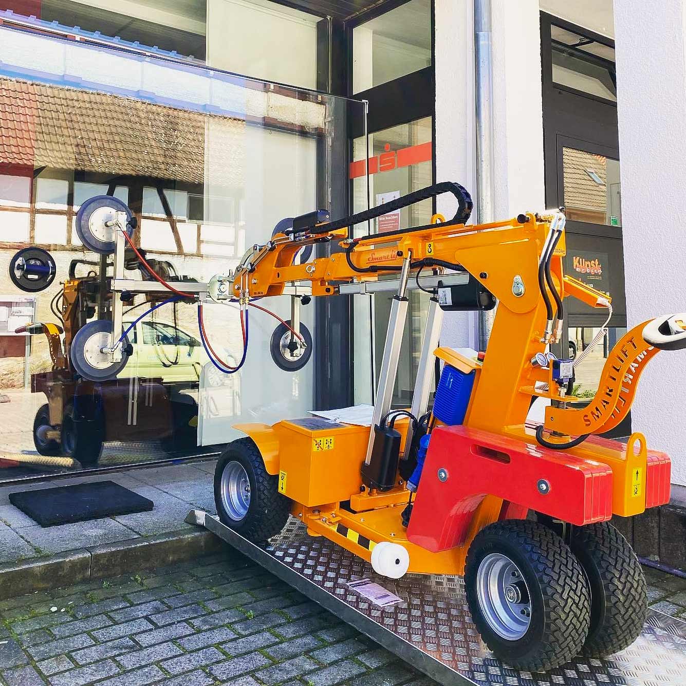 Glasmontage mit Glaslifter Dortmund auf Rampe